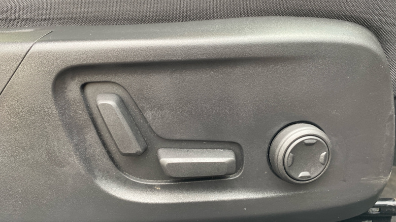 Volvo Xc40 2.0 B4P Plus Dark 5dr AWD Auto Petrol Estate